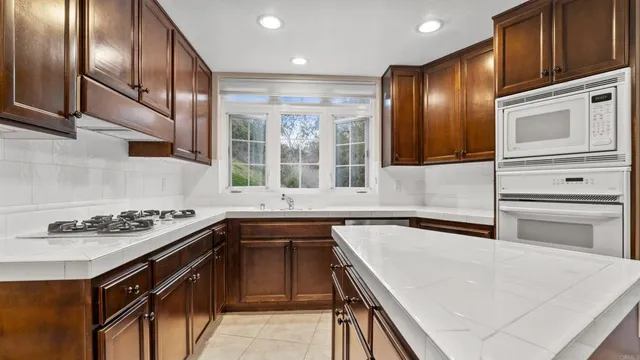 $1,100,000 | 2894 Torrey Pines Road, La Jolla, CA 92037