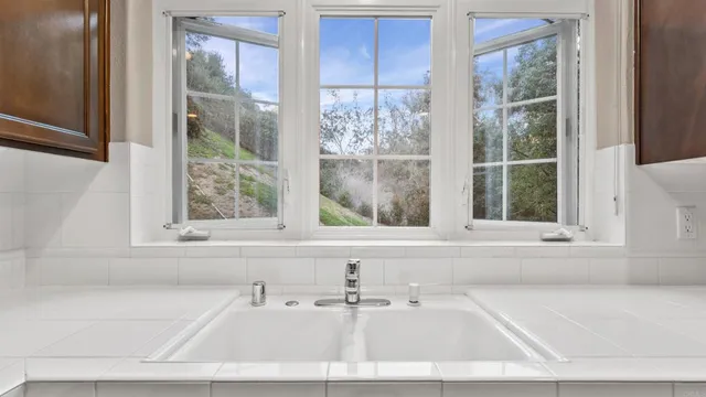 $1,100,000 | 2894 Torrey Pines Road, La Jolla, CA 92037