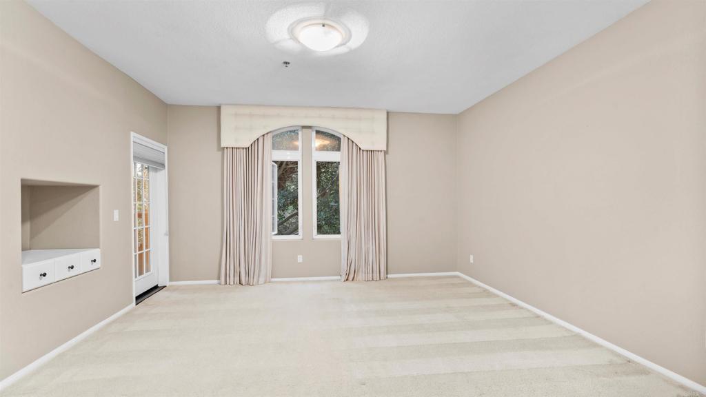 2894 Torrey Pines Road La Jolla, CA 92037 - Photo 20 of 46 an empty room with windows and mirror