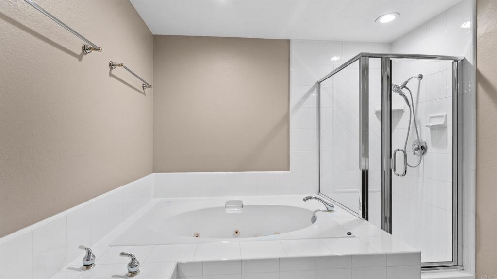 2894 Torrey Pines Road La Jolla, CA 92037 - Photo 23 of 46 a bathroom with a bathtub