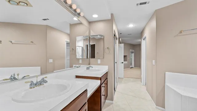 $1,100,000 | 2894 Torrey Pines Road, La Jolla, CA 92037