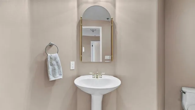 $1,100,000 | 2894 Torrey Pines Road, La Jolla, CA 92037