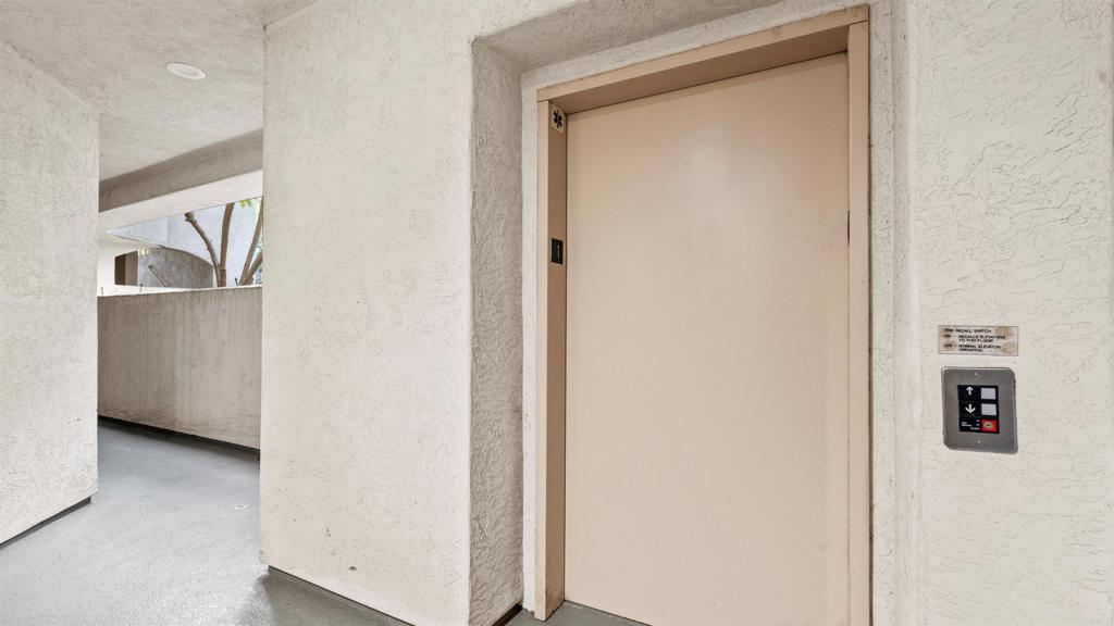 2894 Torrey Pines Road La Jolla, CA 92037 - Photo 40 of 46 a view of a hallway and closet