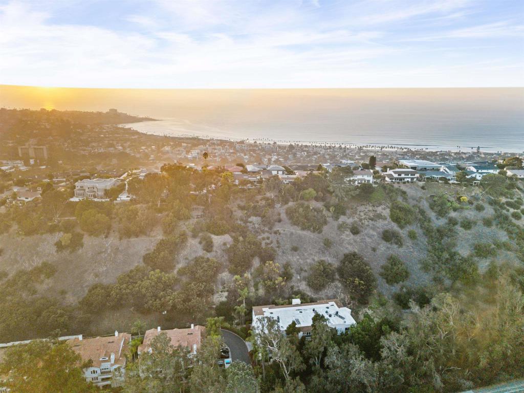 2894 Torrey Pines Road La Jolla, CA 92037 - Photo 5 of 46 view of city and mountain