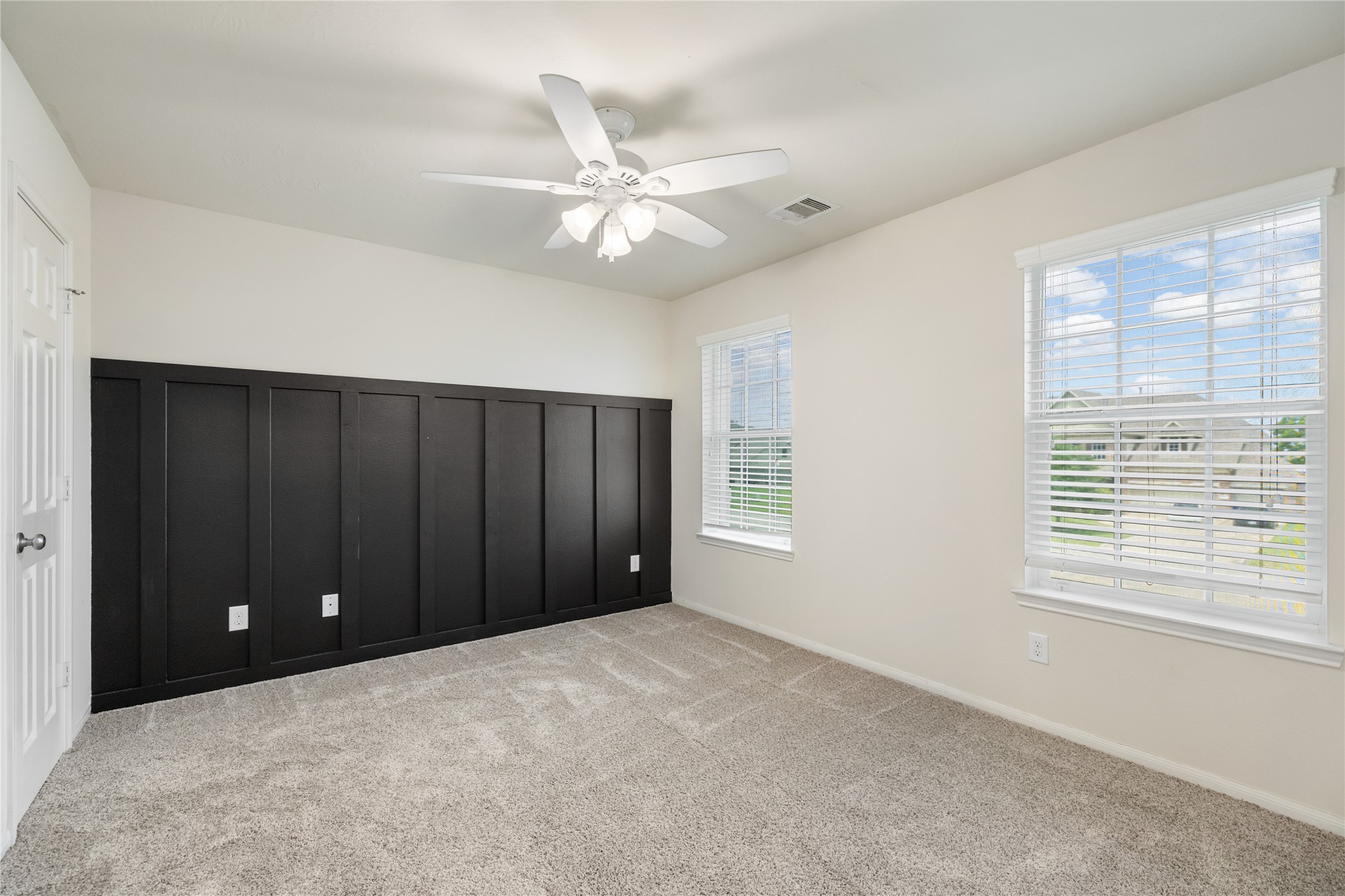 4502 Sunrise Road Baytown, TX 77523 - Photo 28 of 42 a view of an empty room with a window