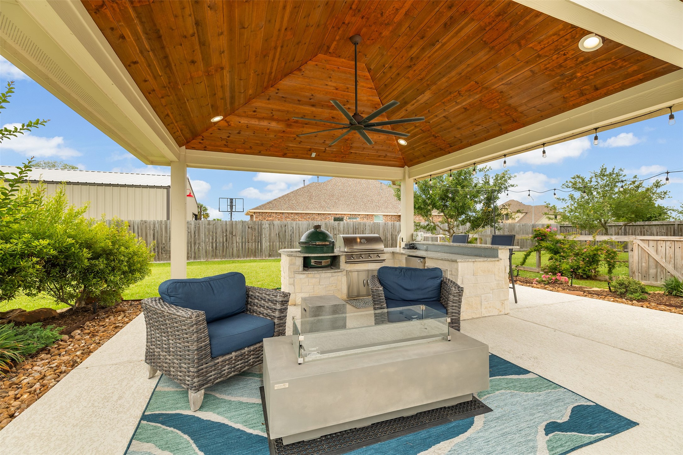 4502 Sunrise Road Baytown, TX 77523 - Photo 34 of 42 a outdoor living space with patio furniture and garden view