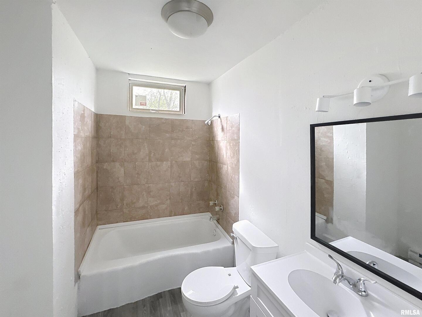 204 Main Avenue Matherville, IL 61263 - Photo 13 of 27 a bathroom with a toilet sink and bathtub