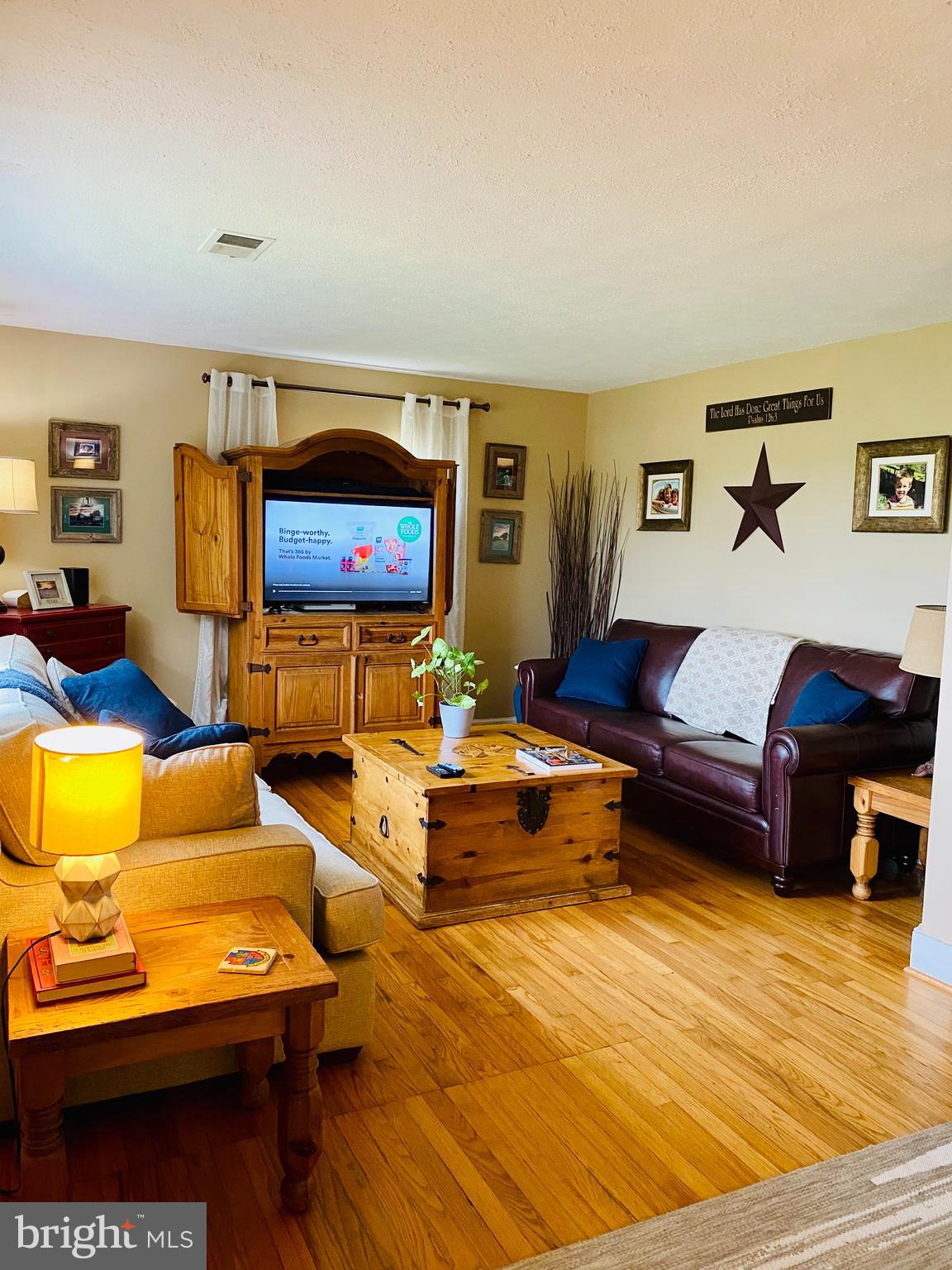 8487 Leeds Manor Road Warrenton, VA 20186 - Photo 15 of 53 Cozy family room