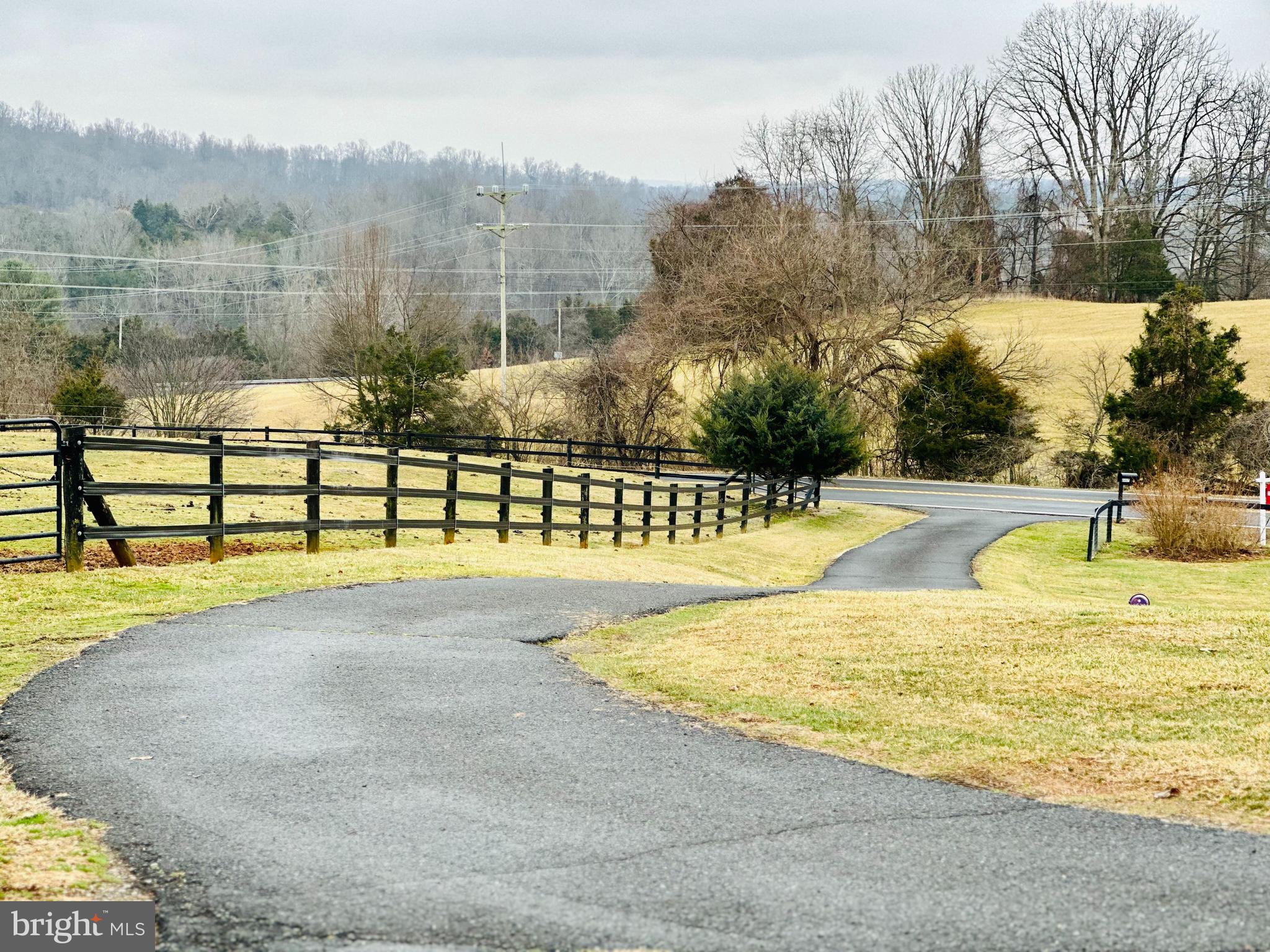 8487 Leeds Manor Road Warrenton, VA 20186 - Photo 4 of 53 Welcoming approach