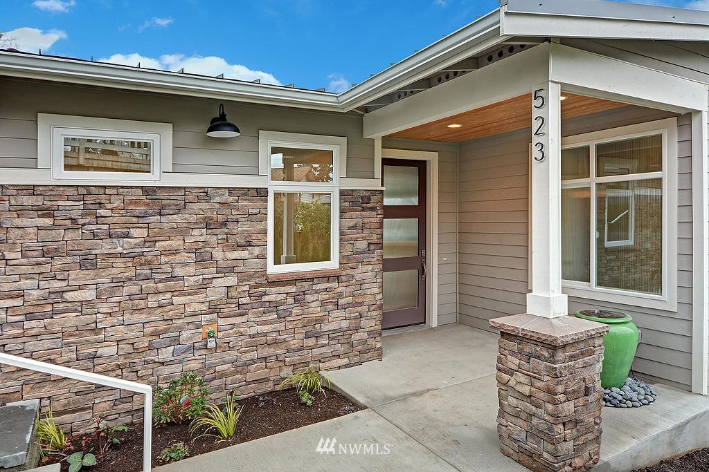 523 Paradise Lane Edmonds, WA 98020 - Photo 2 of 20