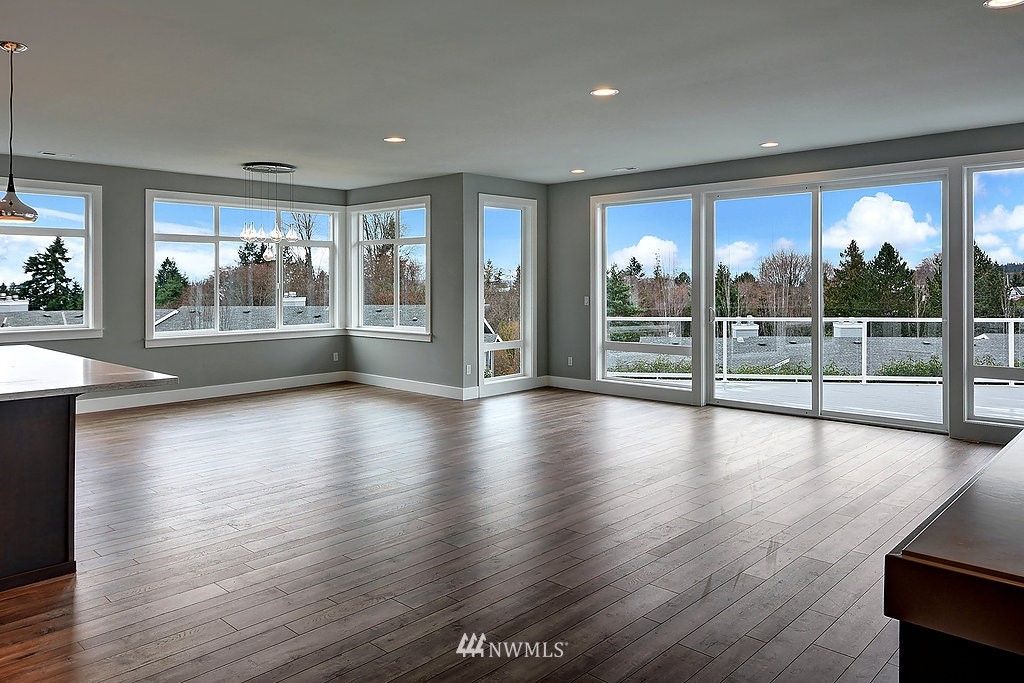 523 Paradise Lane Edmonds, WA 98020 - Photo 4 of 20