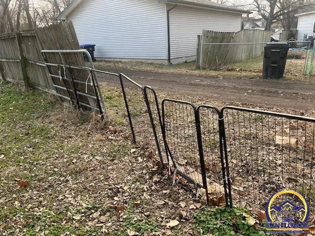 $40,000 | 825 Northeast Strait Avenue, Topeka, KS 66616