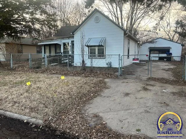 $40,000 | 825 Northeast Strait Avenue, Topeka, KS 66616
