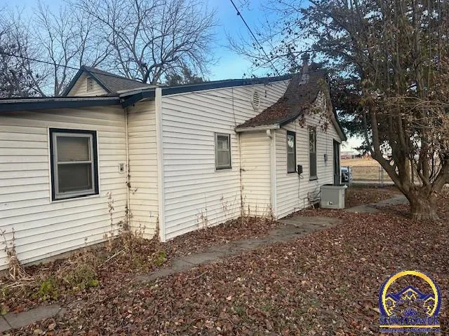 $40,000 | 825 Northeast Strait Avenue, Topeka, KS 66616