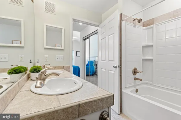 $460,000 | 6601 Netties Lane, Unit 1811, Alexandria, VA 22315