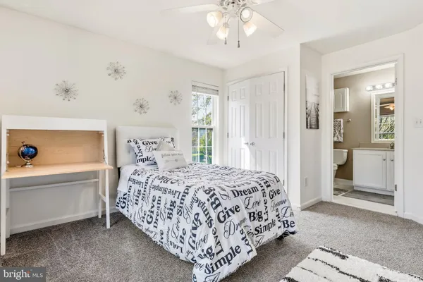 $460,000 | 6601 Netties Lane, Unit 1811, Alexandria, VA 22315