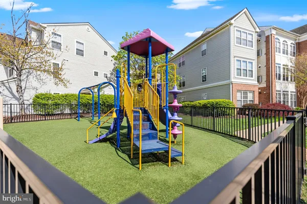 $460,000 | 6601 Netties Lane, Unit 1811, Alexandria, VA 22315