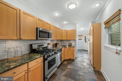 $389,900 | 1438 Battery Avenue, Baltimore, MD 21230