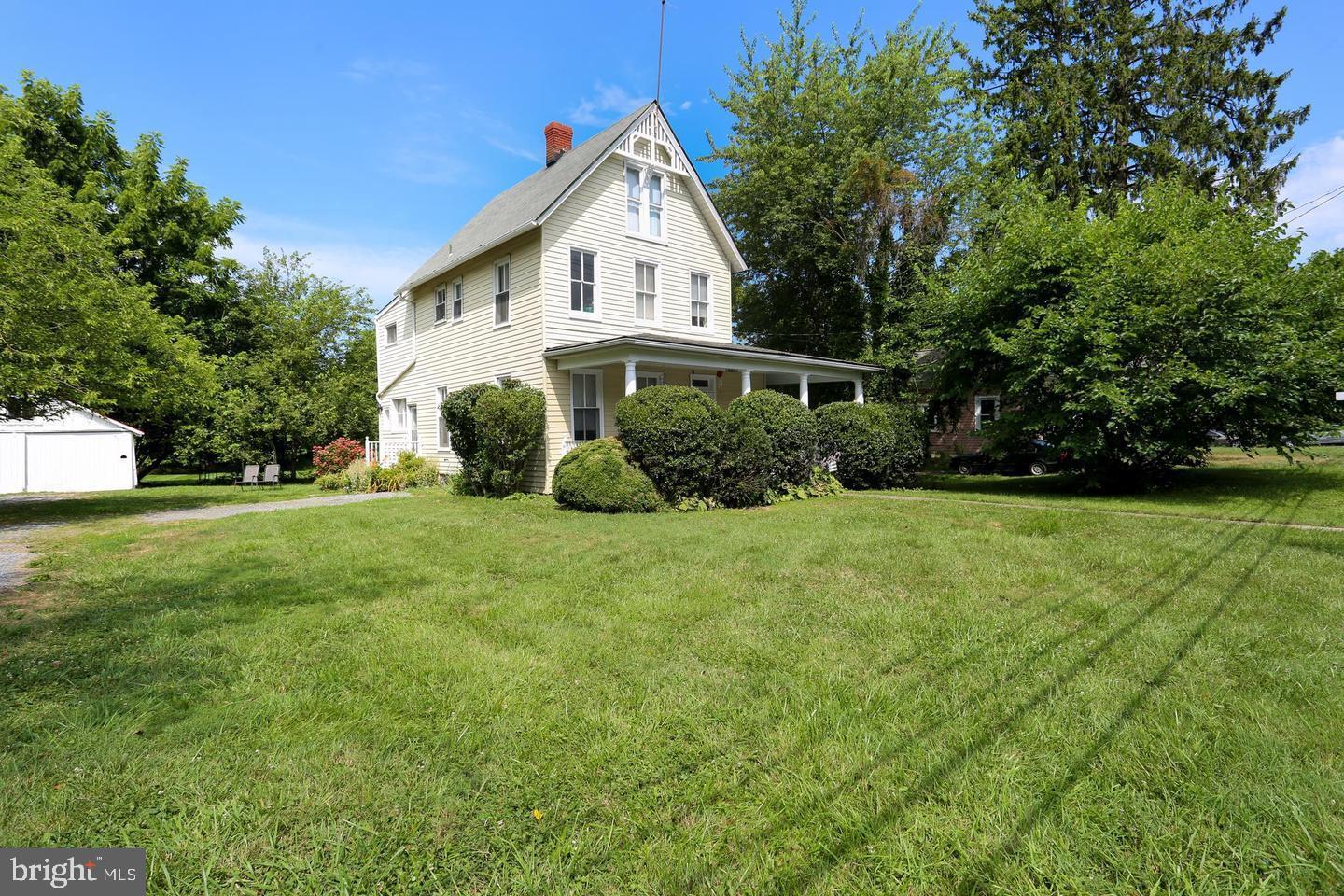 21524 Laytonsville Road Gaithersburg, MD 20882 - Photo 3 of 41 3 BR/2 Full Bath with tons of charm!