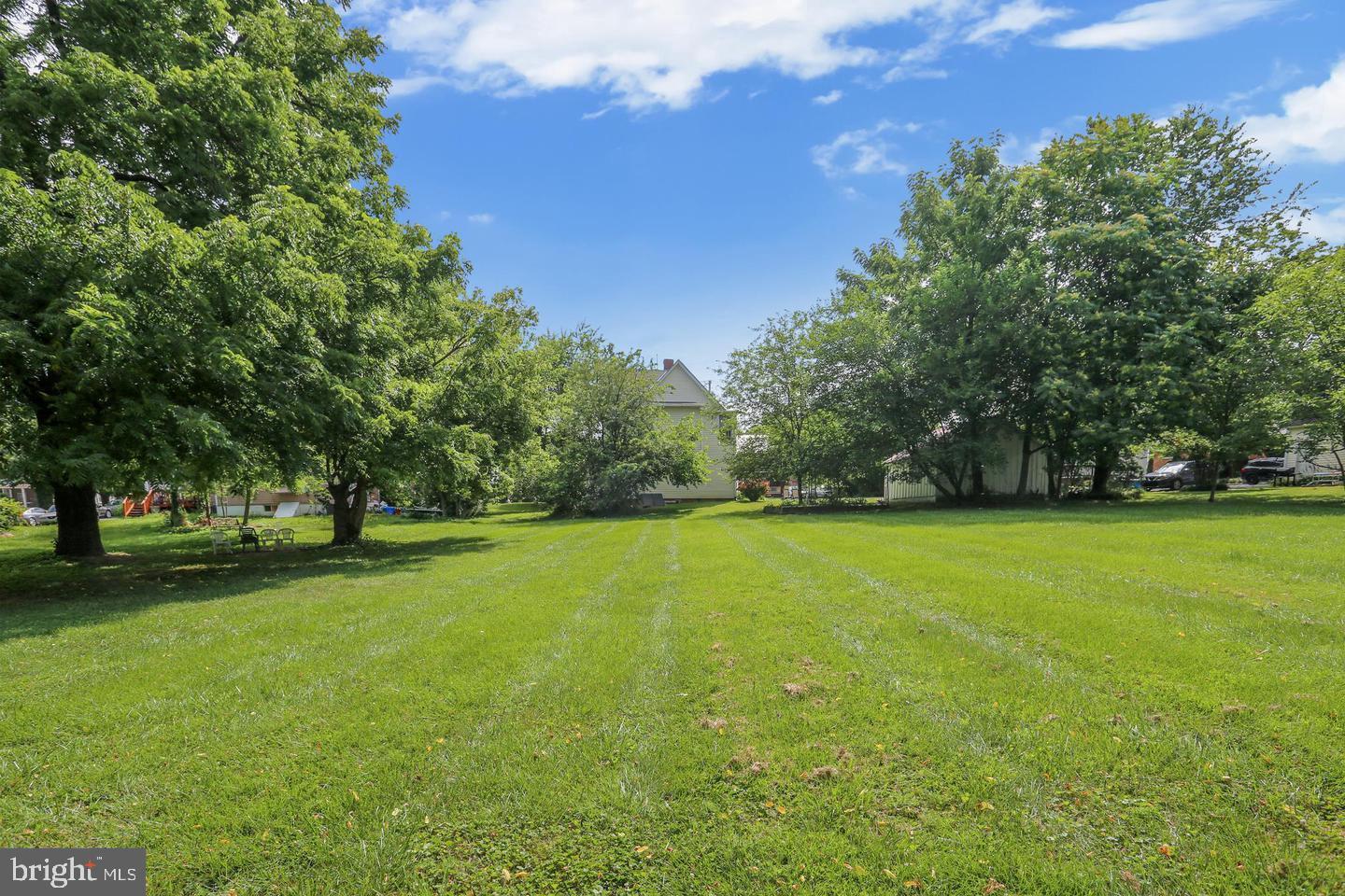21524 Laytonsville Road Gaithersburg, MD 20882 - Photo 5 of 41 Located in the historic town of Laytonsville