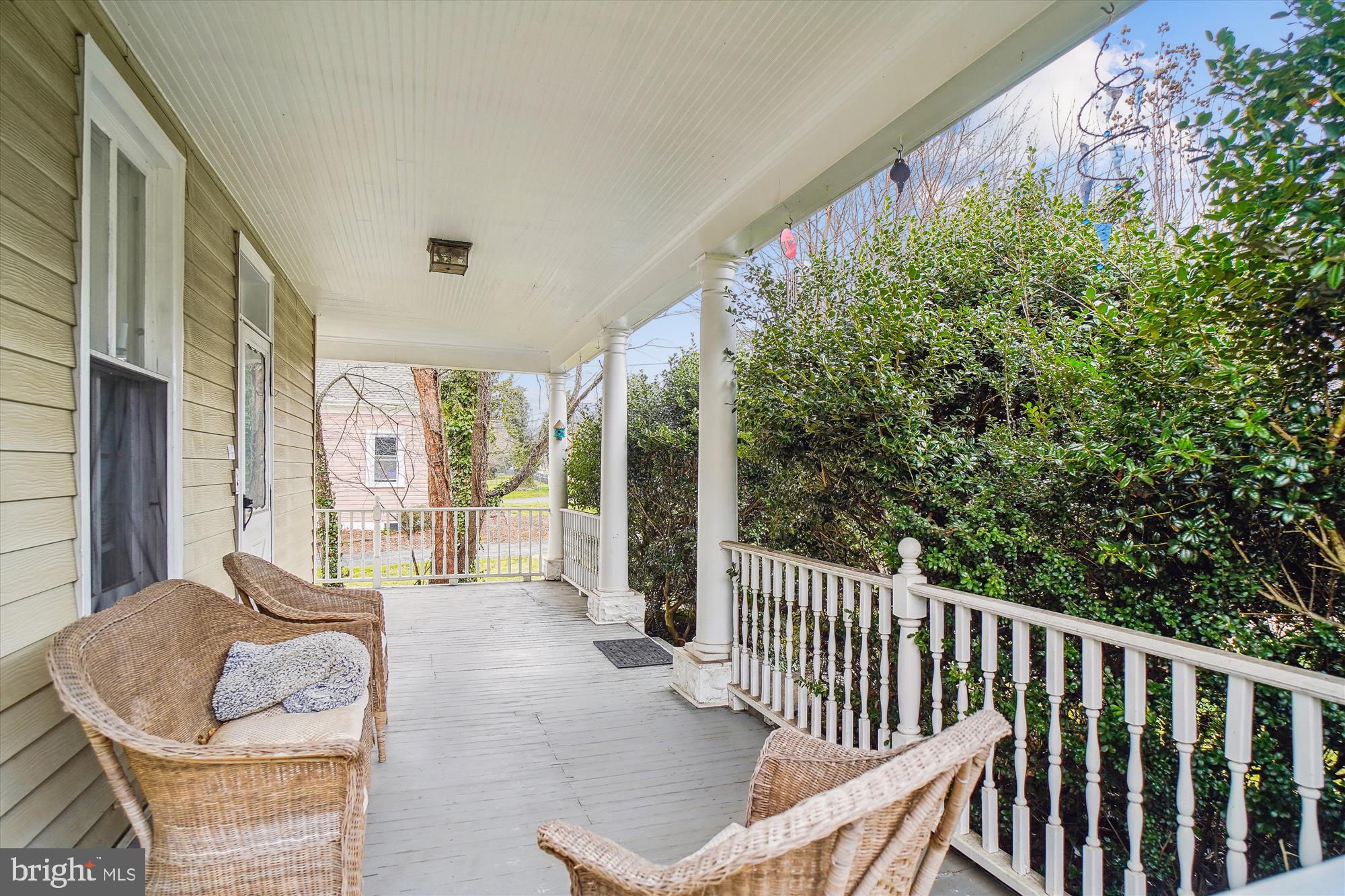 21524 Laytonsville Road Gaithersburg, MD 20882 - Photo 8 of 41 Covered front Porch entry