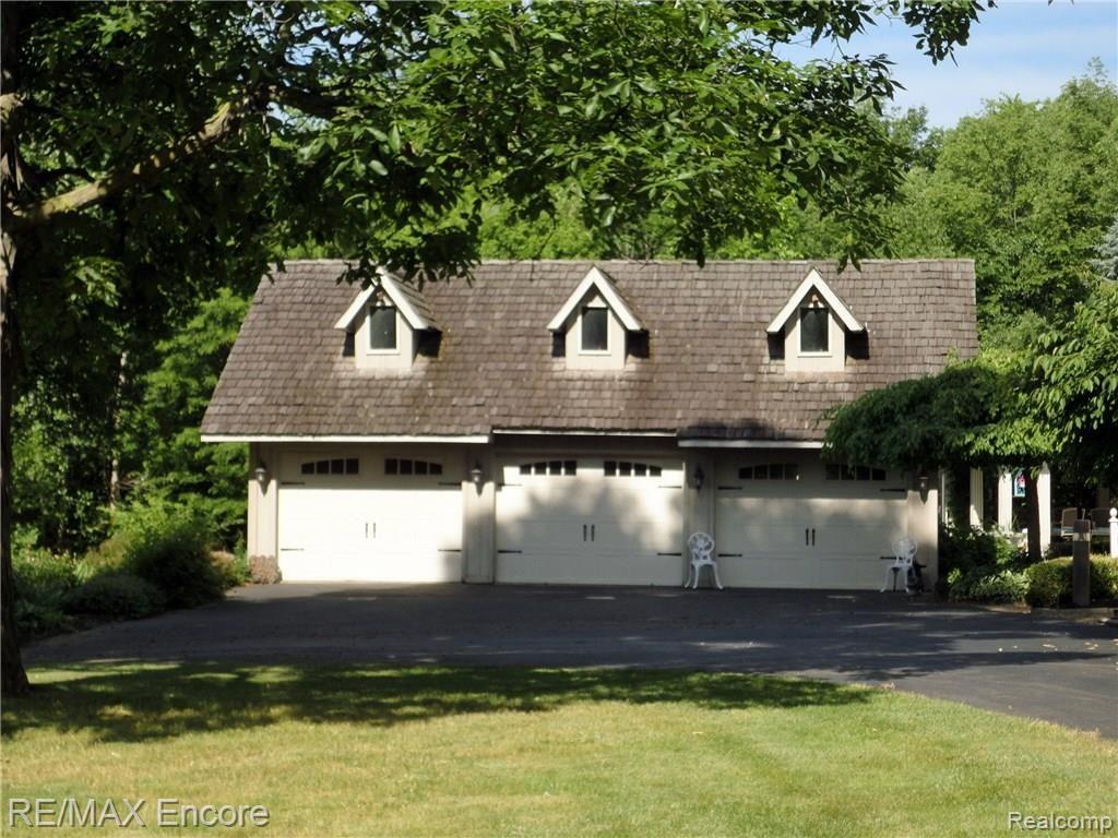 6435 Lahring Road Holly, MI 48442 - Photo 30 of 53 Detached 3 car garage.jpg