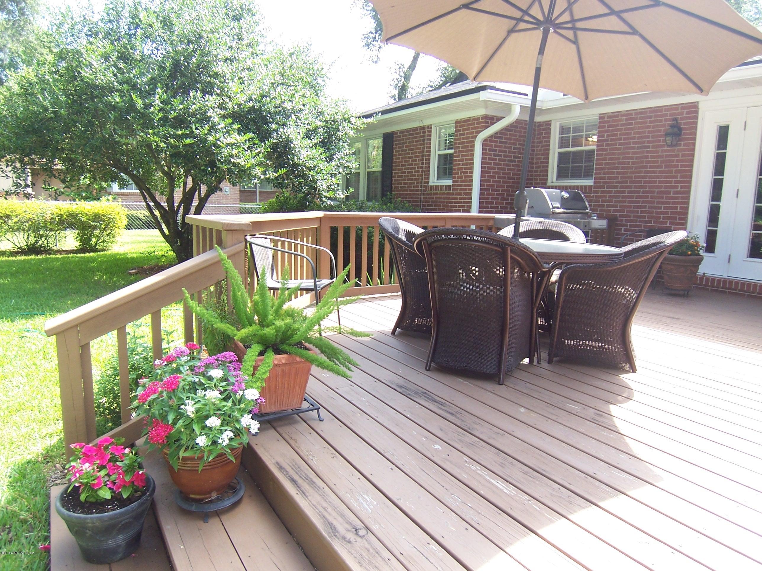 4134 Churchwell Road Jacksonville, FL 32210 - Photo 21 of 29 Enjoy lunch outside