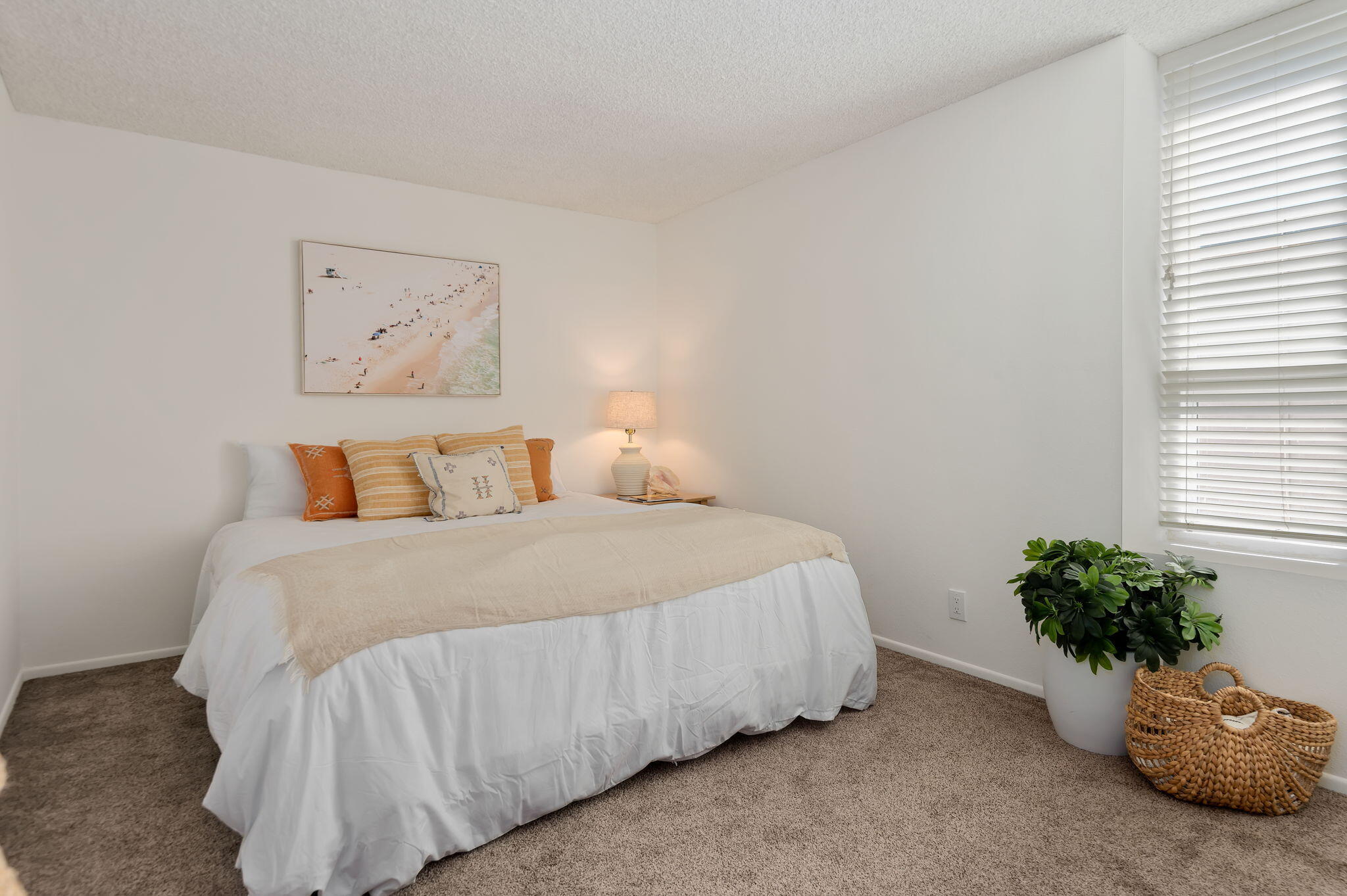 4700 Sandyland Road, Unit 35 Carpinteria, CA 93013 - Photo 15 of 38 a bedroom with a bed and a potted plant