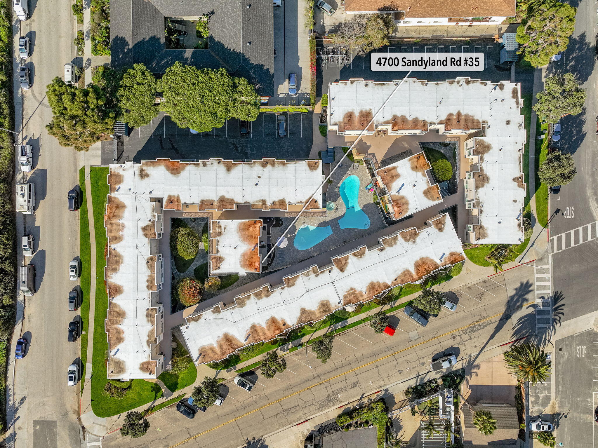 4700 Sandyland Road, Unit 35 Carpinteria, CA 93013 - Photo 28 of 38 an outdoor space with lots of outdoor seating