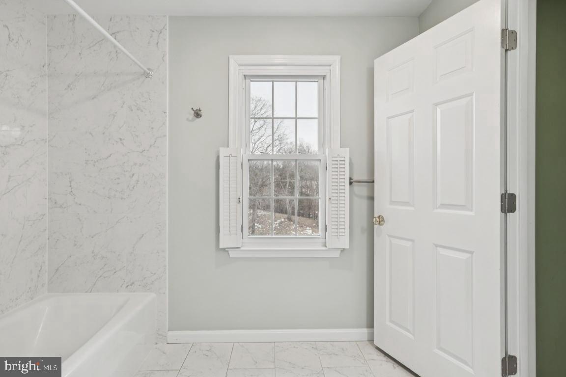 9033 Old Waterloo Road Warrenton, VA 20186 - Photo 28 of 48 Primary Bathroom