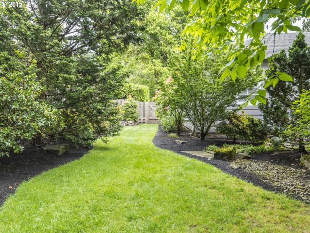 8125 Southwest Birchwood Road Portland, OR 97225 - Photo 16 of 16 Yard