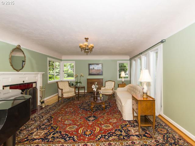 8125 Southwest Birchwood Road Portland, OR 97225 - Photo 2 of 16 Living Room