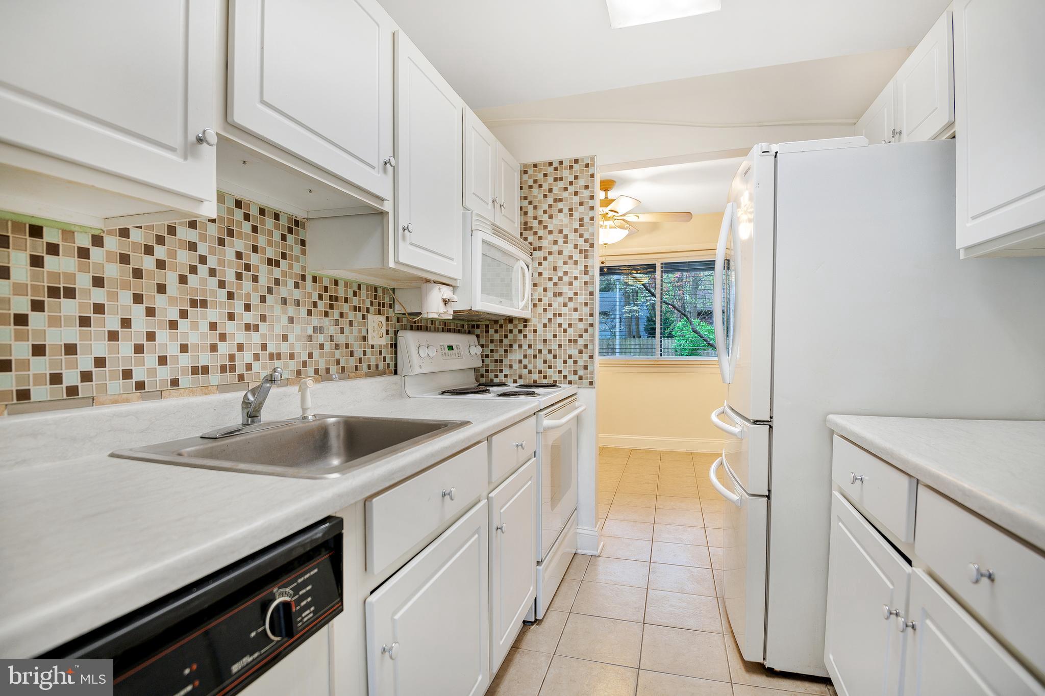 1055 Cedar Ridge Court Annapolis, MD 21403 - Photo 3 of 13 KITCHEN