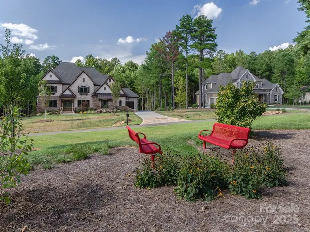 a view of a house with backyard and a garden