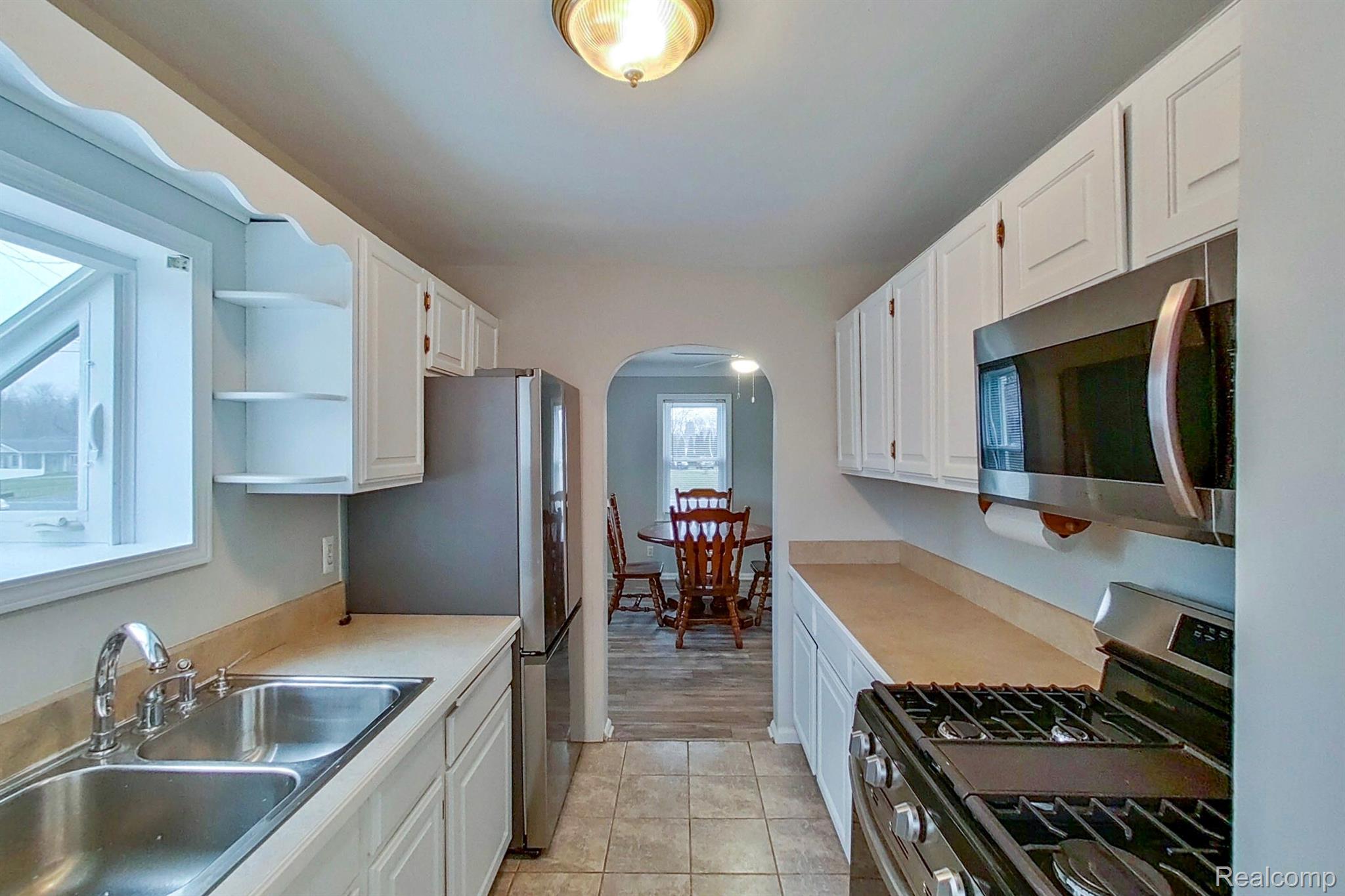 5356 Lapeer Road Burton, MI 48509 - Photo 6 of 38 Gallery Image 6