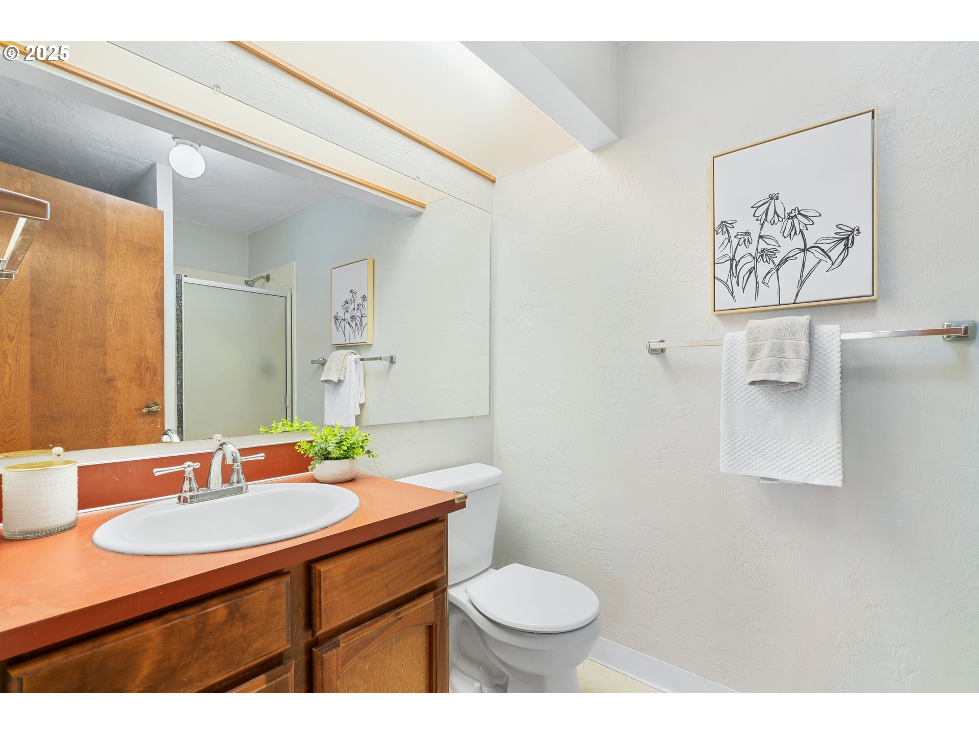 650 Harlow Road, Unit 240 Springfield, OR 97477 - Photo 17 of 32 Bathroom