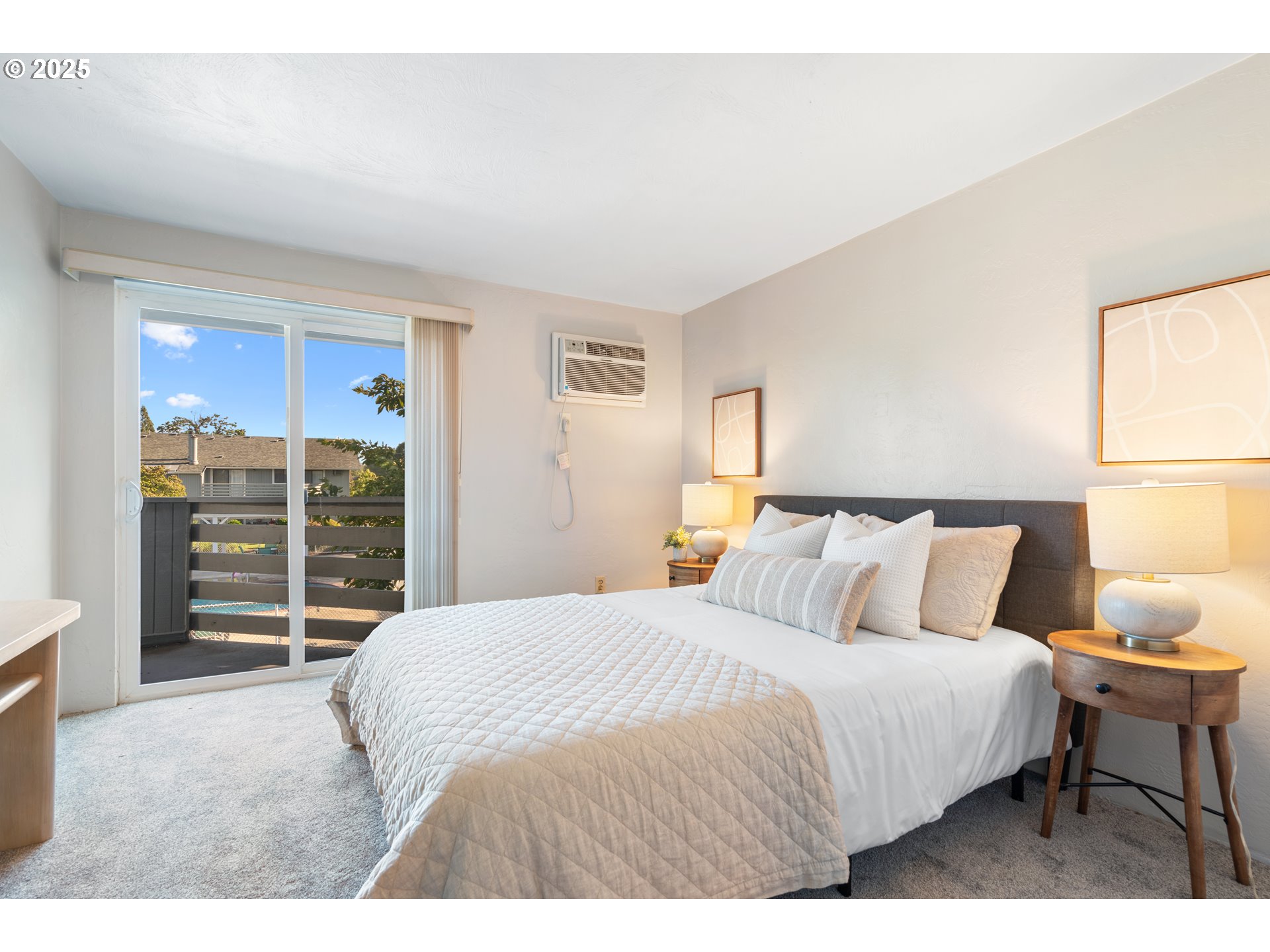 650 Harlow Road, Unit 240 Springfield, OR 97477 - Photo 19 of 32 Owner's Suite Bedroom