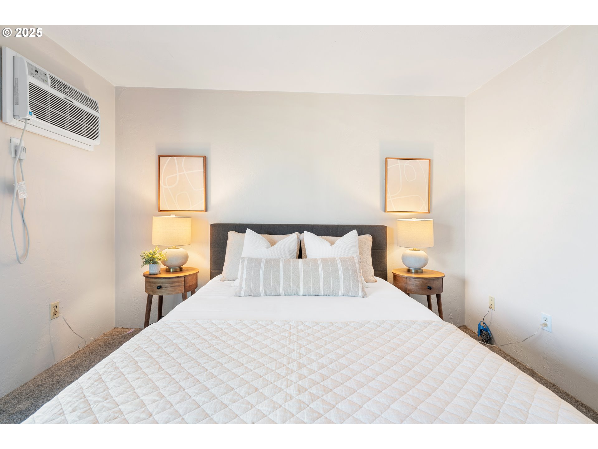 650 Harlow Road, Unit 240 Springfield, OR 97477 - Photo 20 of 32 Owner's Suite Bedroom