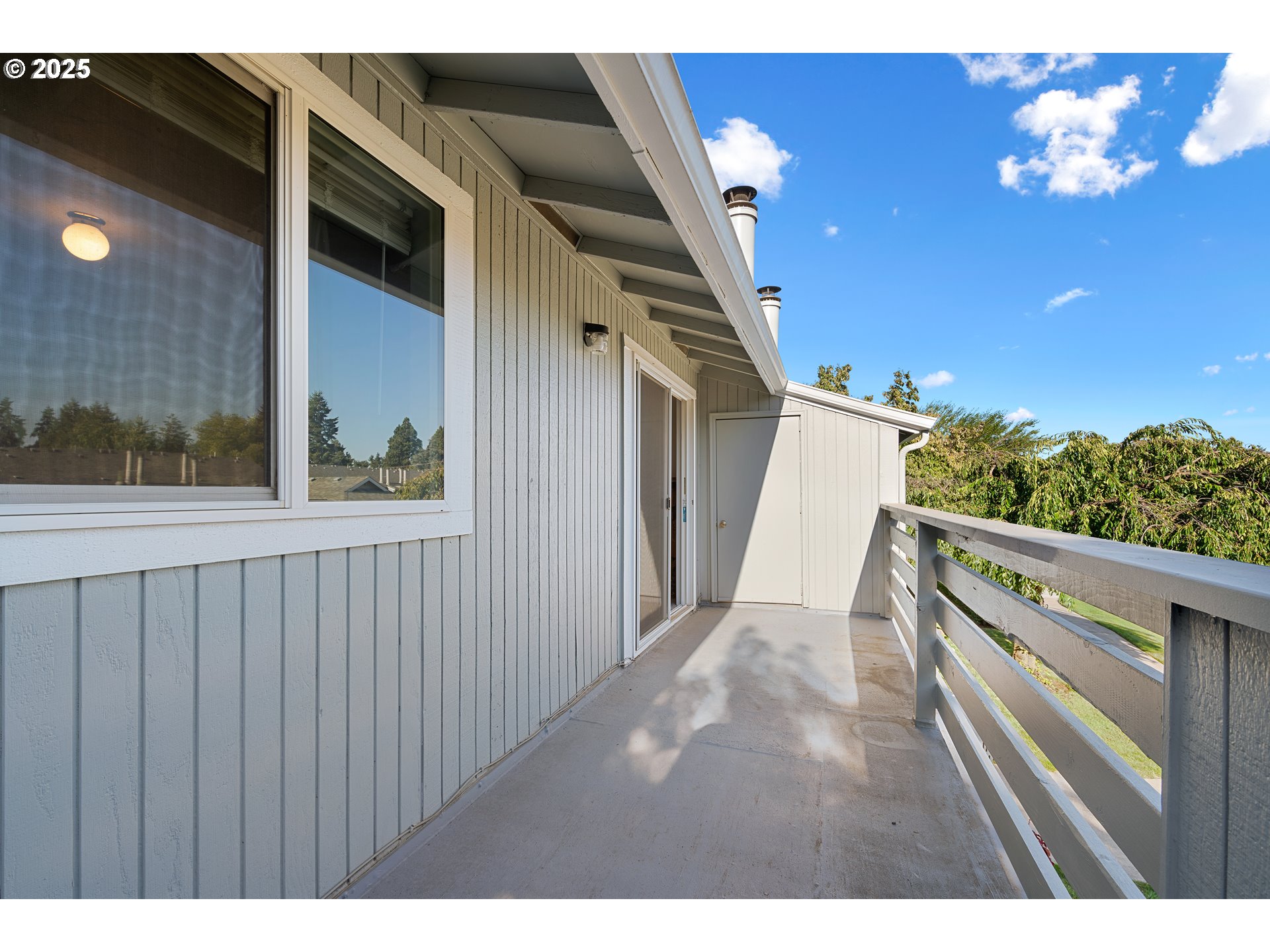 650 Harlow Road, Unit 240 Springfield, OR 97477 - Photo 25 of 32 Deck