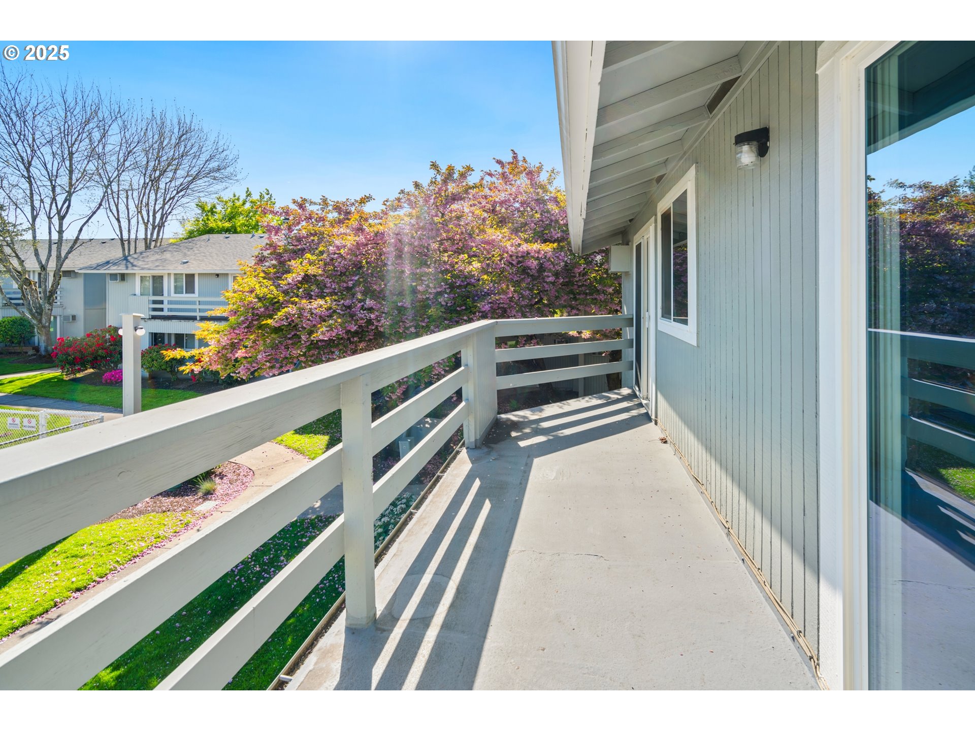 650 Harlow Road, Unit 240 Springfield, OR 97477 - Photo 26 of 32 Deck