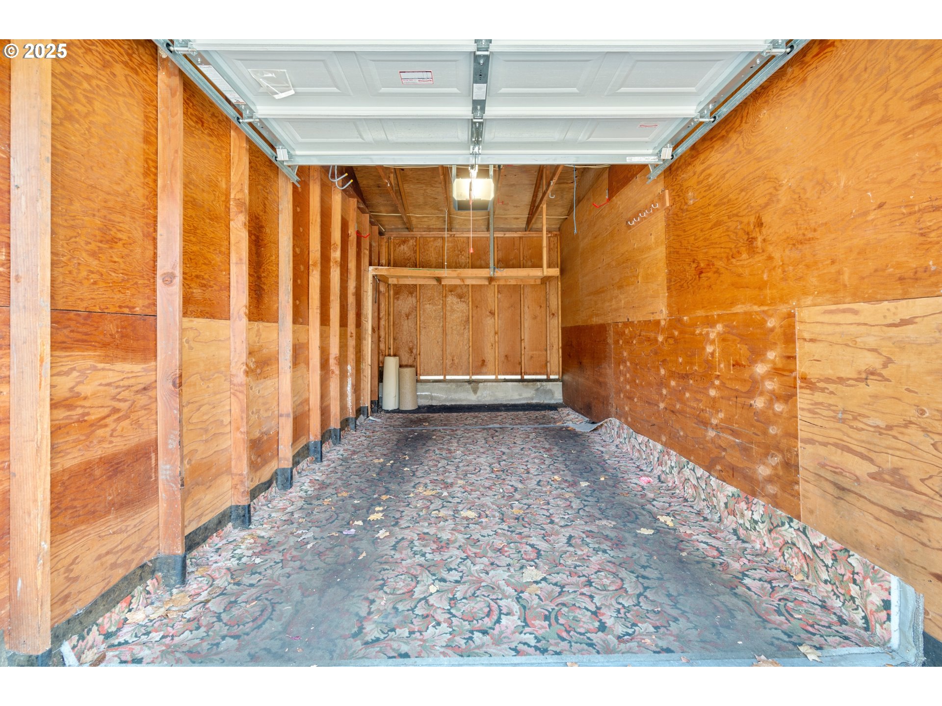 650 Harlow Road, Unit 240 Springfield, OR 97477 - Photo 29 of 32 Garage