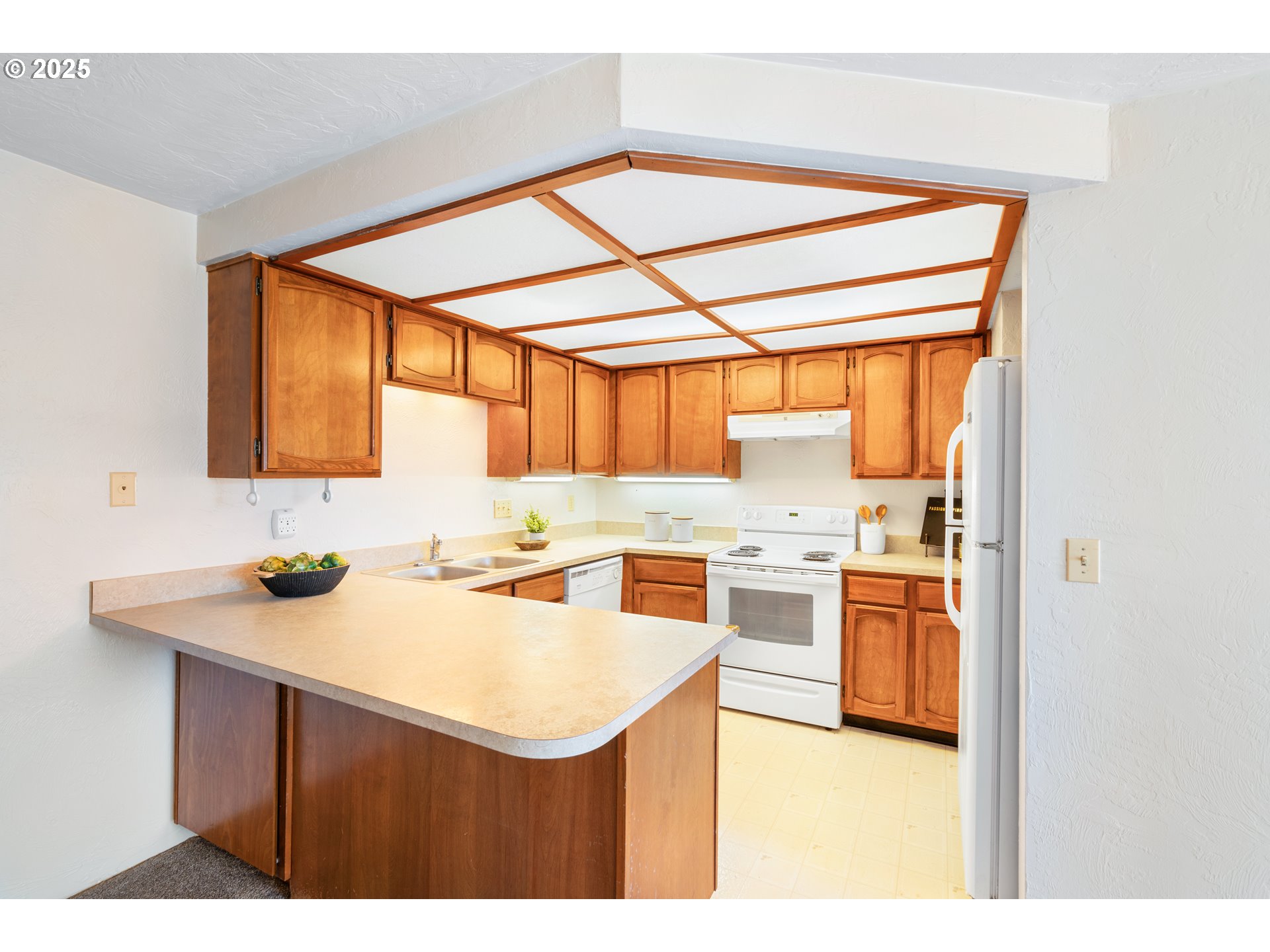 650 Harlow Road, Unit 240 Springfield, OR 97477 - Photo 9 of 32 Kitchen