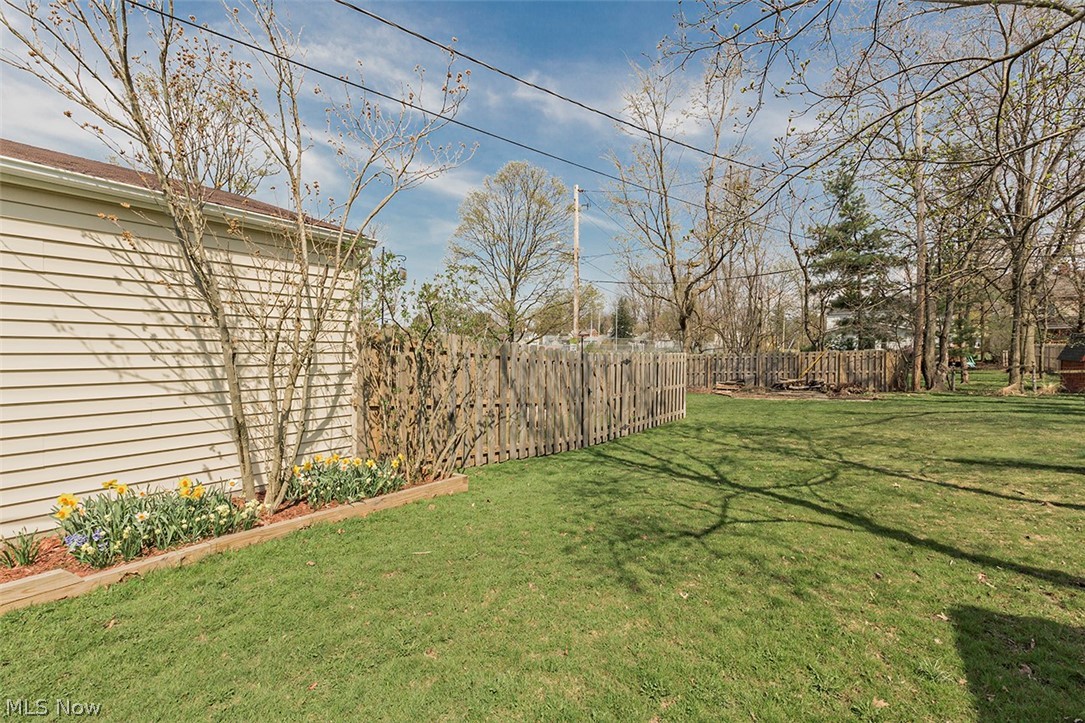 1427 Evanston Road Cleveland, OH 44124 - Photo 4 of 30
