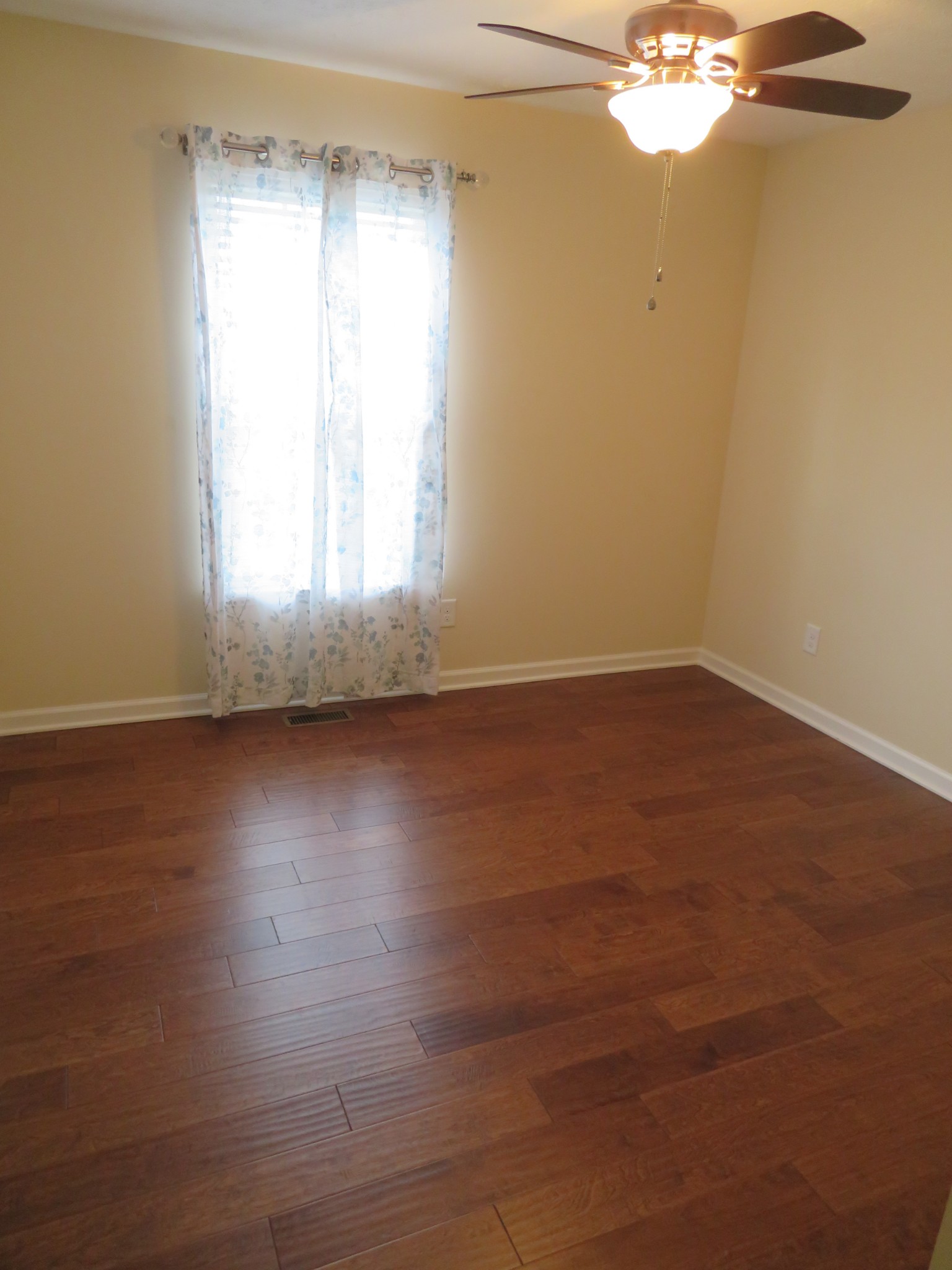 210 Shaub Road Portland, TN 37148 - Photo 12 of 22 an empty room with wooden floor and windows