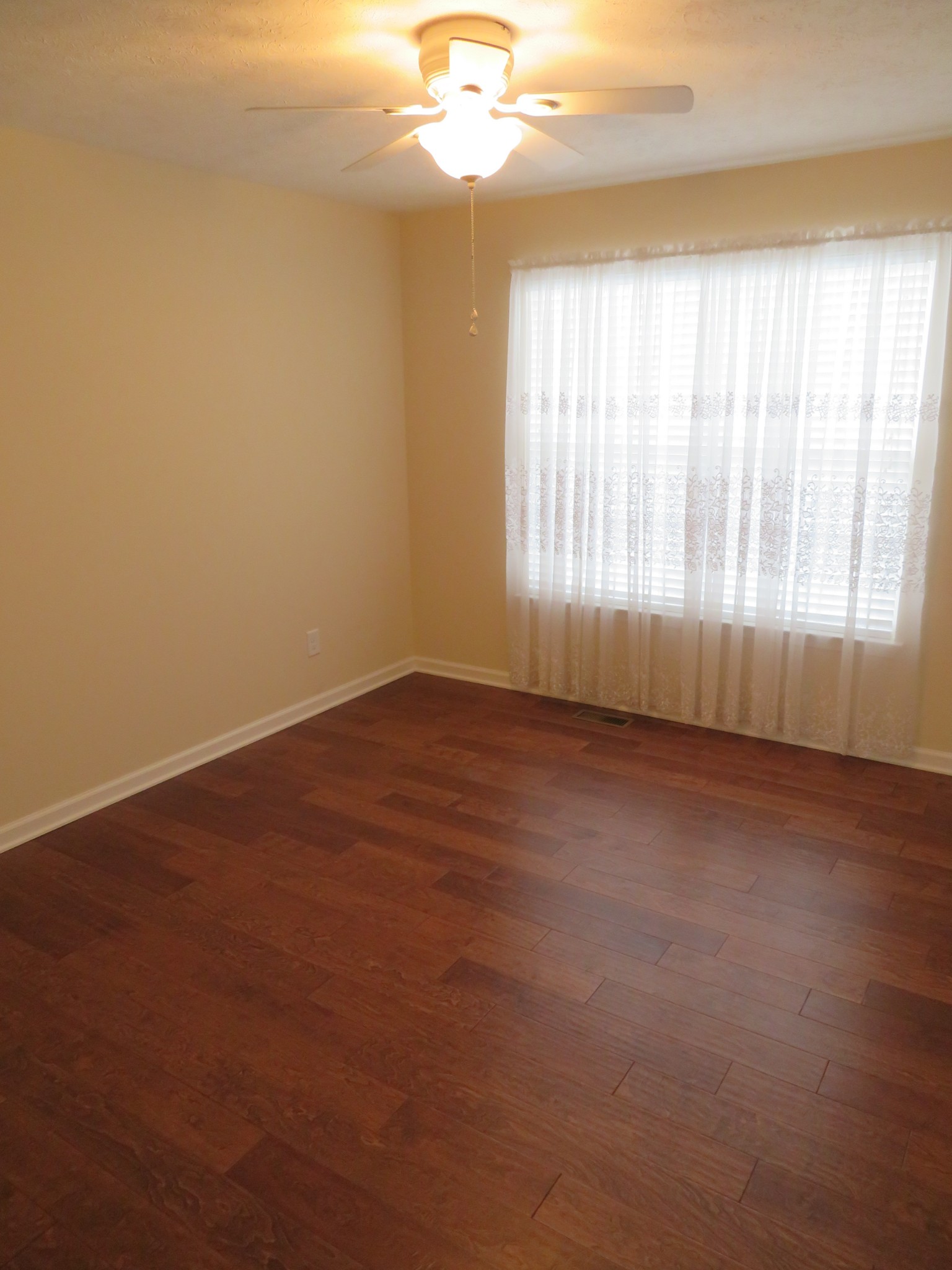 210 Shaub Road Portland, TN 37148 - Photo 13 of 22 an empty room with a empty space and windows