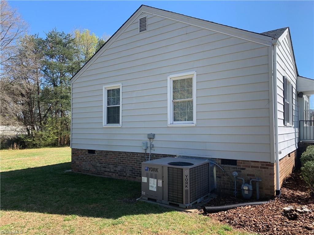 4004 Merton Road Greensboro, NC 27455 - Photo 5 of 29 Side View
