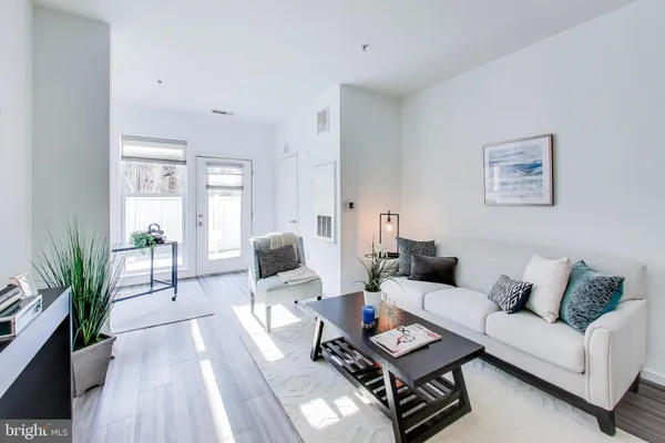 $292,000 | 8045 Newell Street, Unit 121, Silver Spring, MD 20910