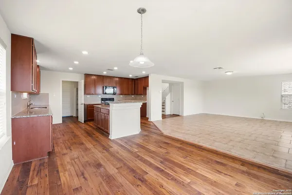 $2,200 | 1306 Hummingbird, San Antonio, TX 78245