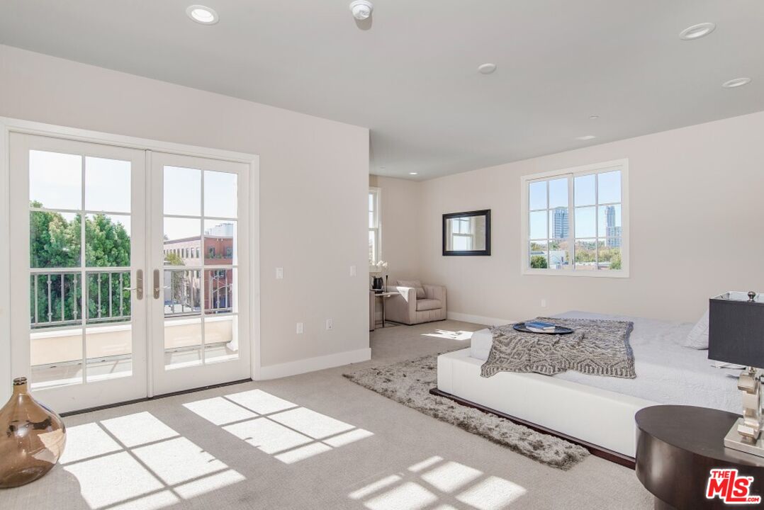 313 South Reeves Drive Beverly Hills, CA 90212 - Photo 5 of 13