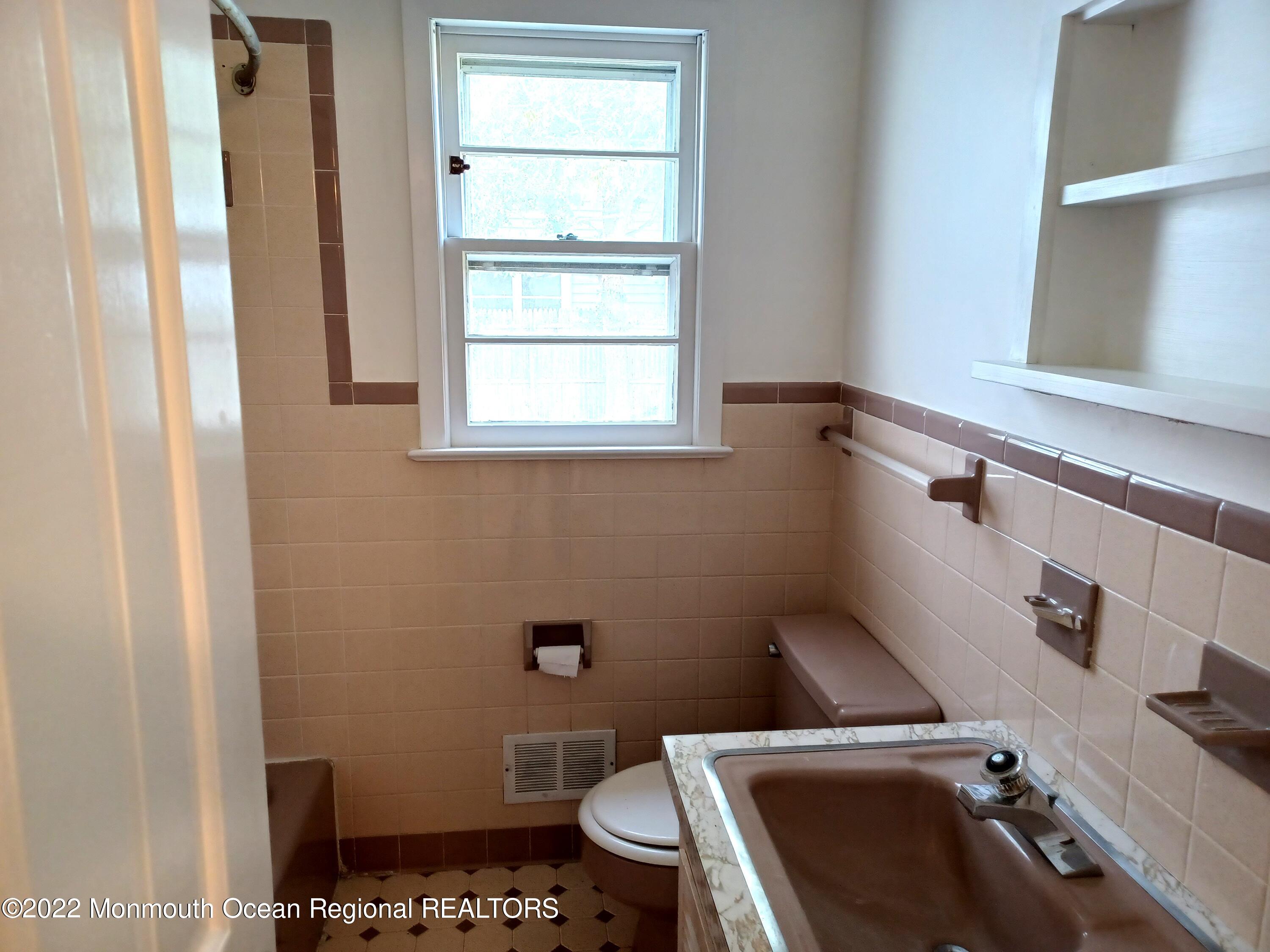 1301 Charles Street Point Pleasant, NJ 08742 - Photo 14 of 24 Bath